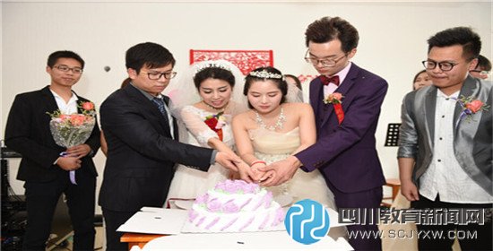 再虐汪！3對(duì)大學(xué)生情侶校內(nèi)辦集體婚禮