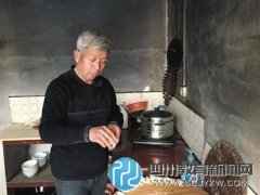 58歲鄉(xiāng)村老教師學(xué)發(fā)朋友圈：再不學(xué)就會(huì)