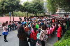 成都市第三幼兒園小朋友到天涯石小學(xué)參