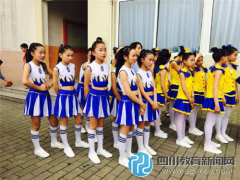 成都鳳凰小學(xué)開展健美操大賽暨班級足球