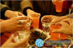 新生入學生會體驗酒桌文化 社聯(lián)主席月赴