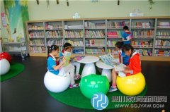 桐梓林小學(xué)參觀四川省圖書館